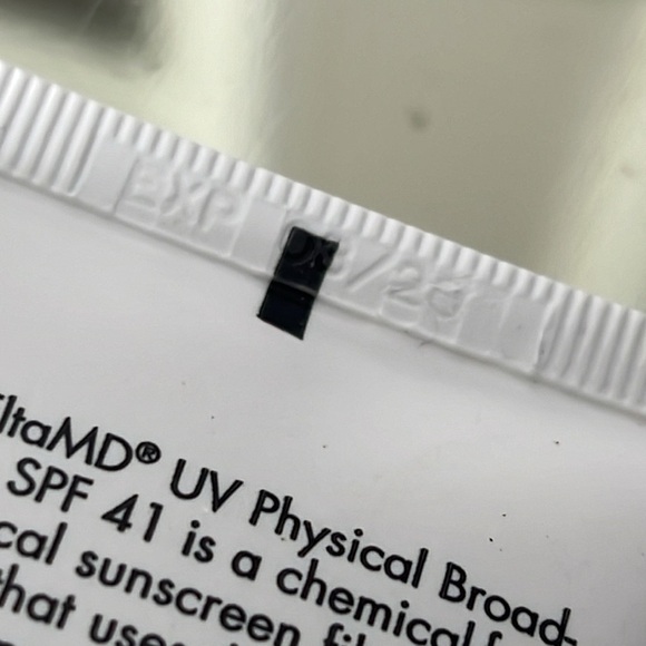 EltaMD UV Physical SPF 41 Lightly Tinted Sunscreen Sensitive Skin - New Sealed - Picture 4 of 4